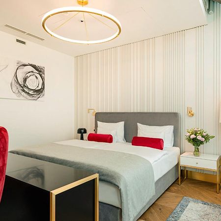 Hotel Ferreus Modern Art Deco Krakow Bagian luar foto A bedroom at the hotel