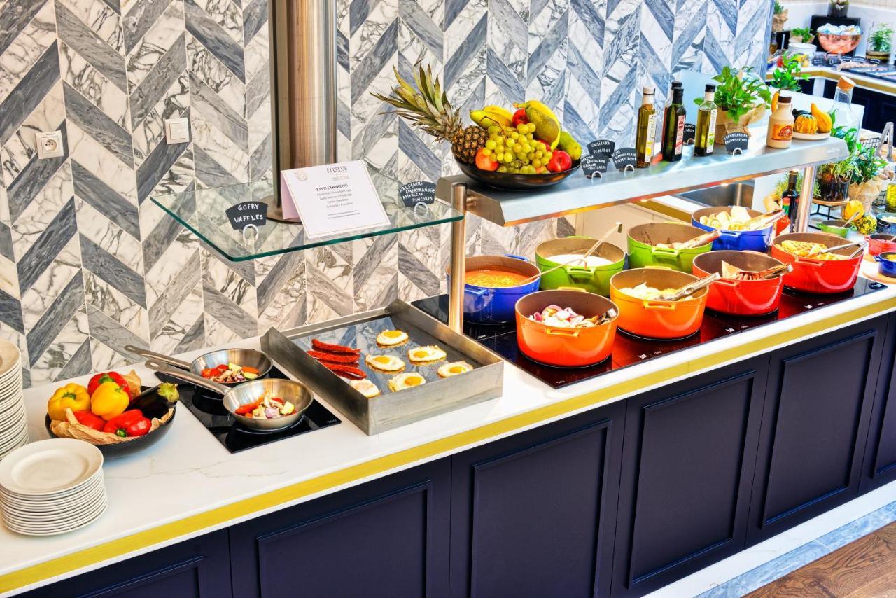Hotel Ferreus Modern Art Deco Krakow Bagian luar foto A salad bar