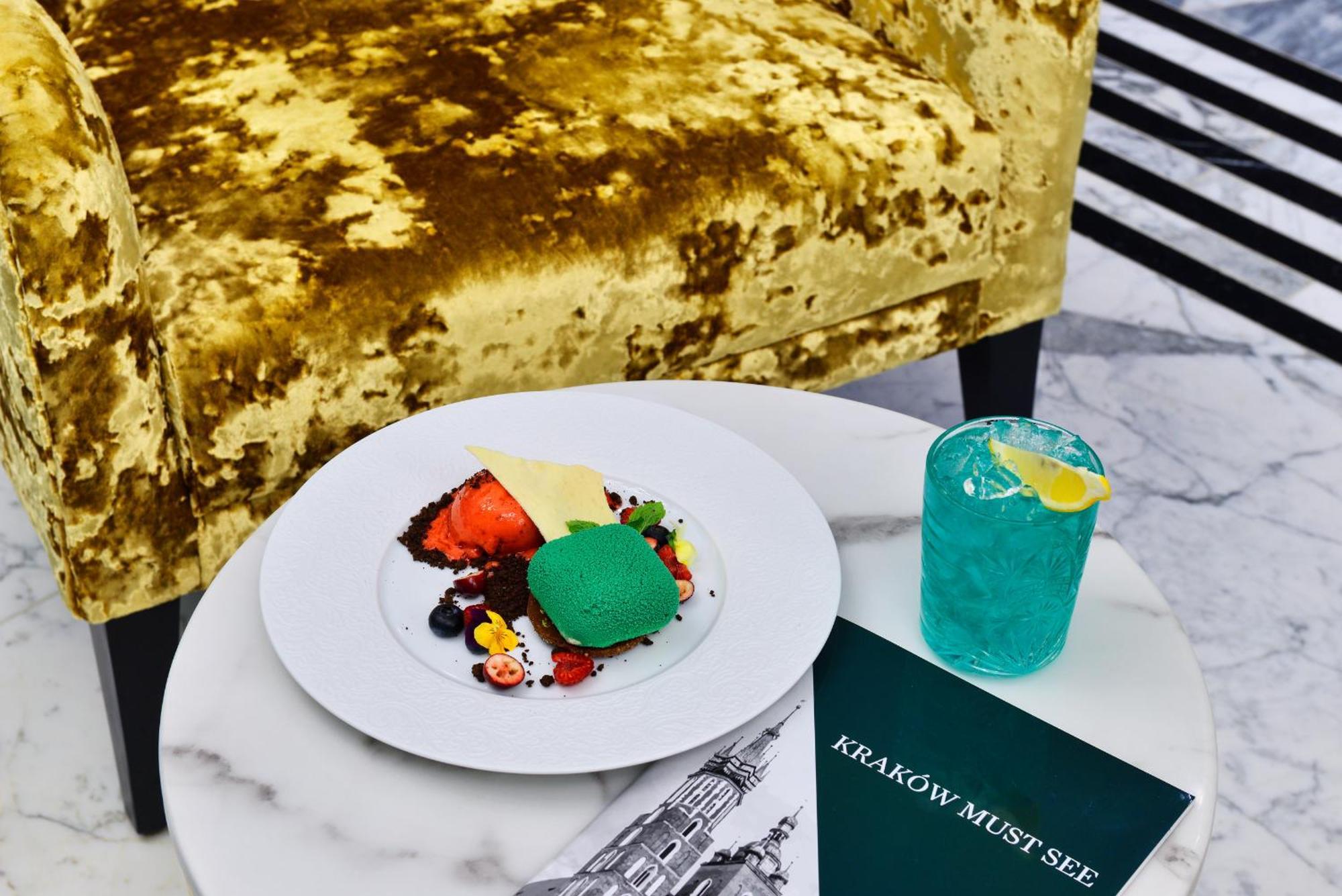 Hotel Ferreus Modern Art Deco Krakow Bagian luar foto A dessert at the restaurant