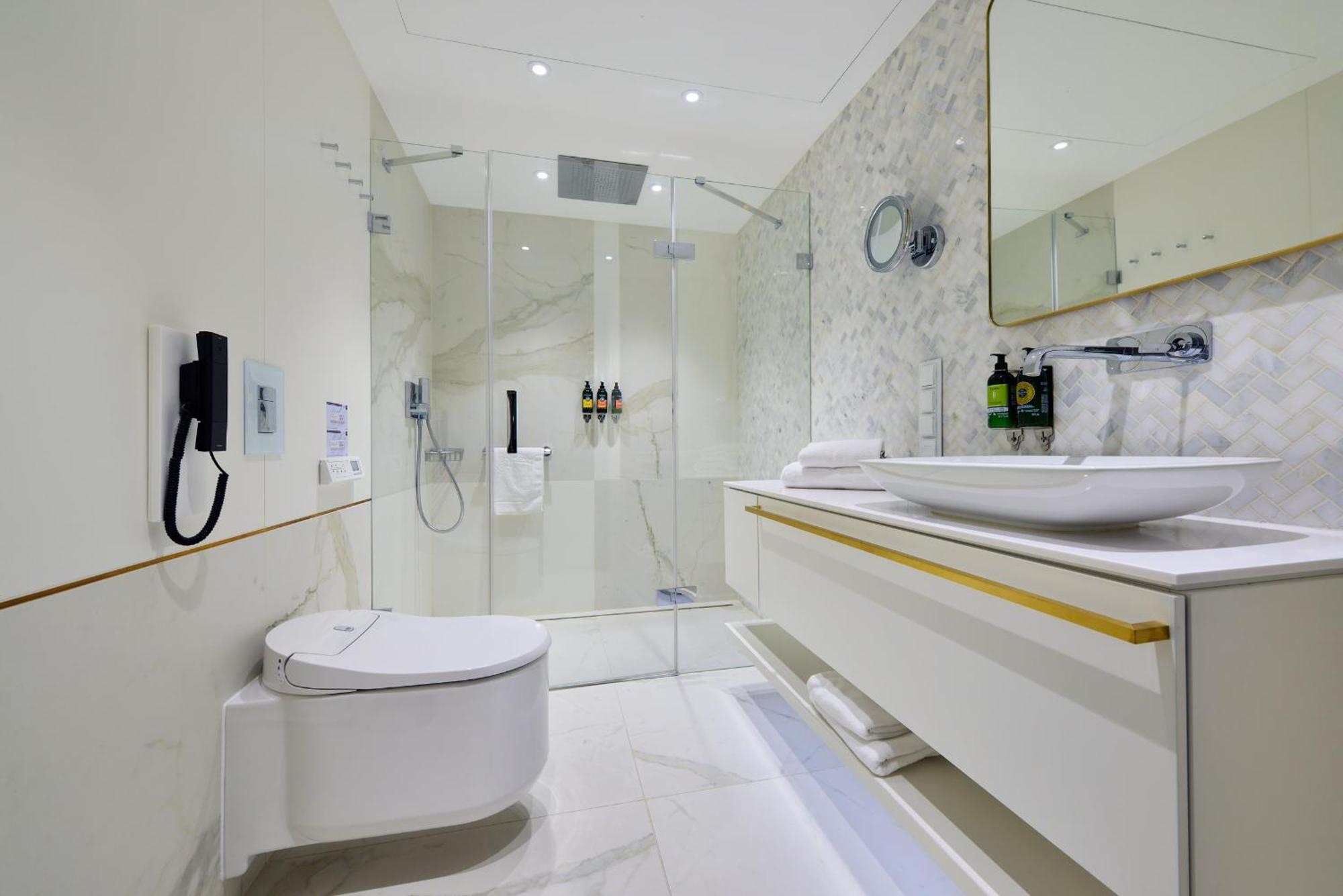 Hotel Ferreus Modern Art Deco Krakow Bagian luar foto A modern bathroom